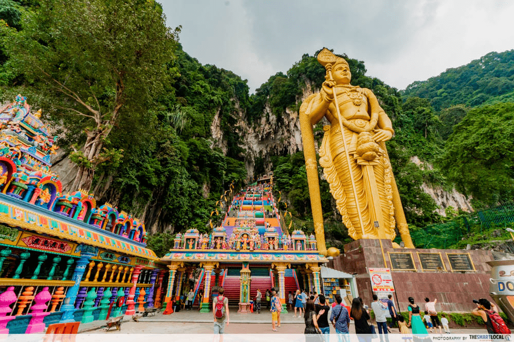 solo travel kuala lumpur gold plated statue